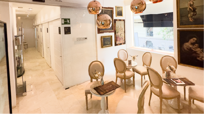 Sala de espera de la clínica estética Careme360.